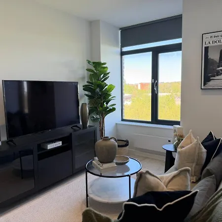 Chic & Cosy Canalview 2 Bed In * Leeds (West Yorkshire)